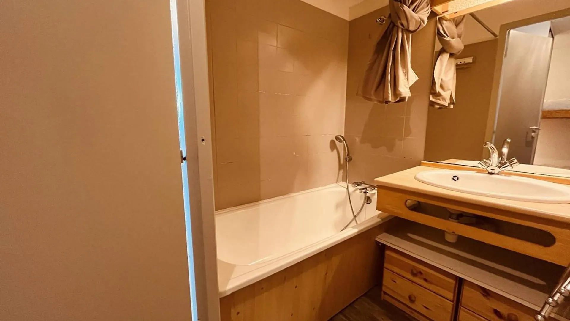 Appartement 2 Pieces Pour 5 Personnes Avec Acces Direct Aux Pistes Et Balcon - Vallandry - Fr-1-757-99 0*, Landry France